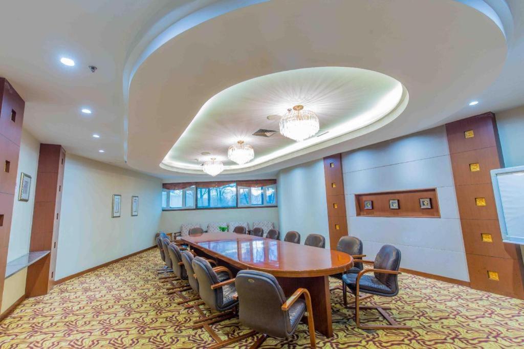 Changchun Garden Hotel Buitenkant foto
